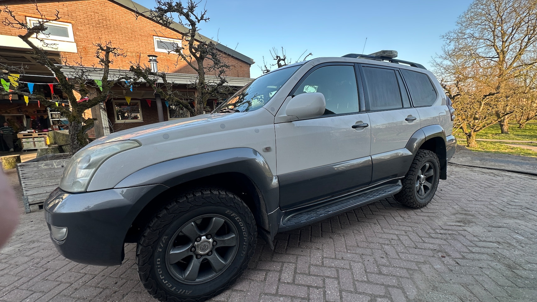 Toyota Land Cruiser - 3.0 D-4D VX Blind Van Grijs kenteken 3500KG trekken - AutoWereld.nl