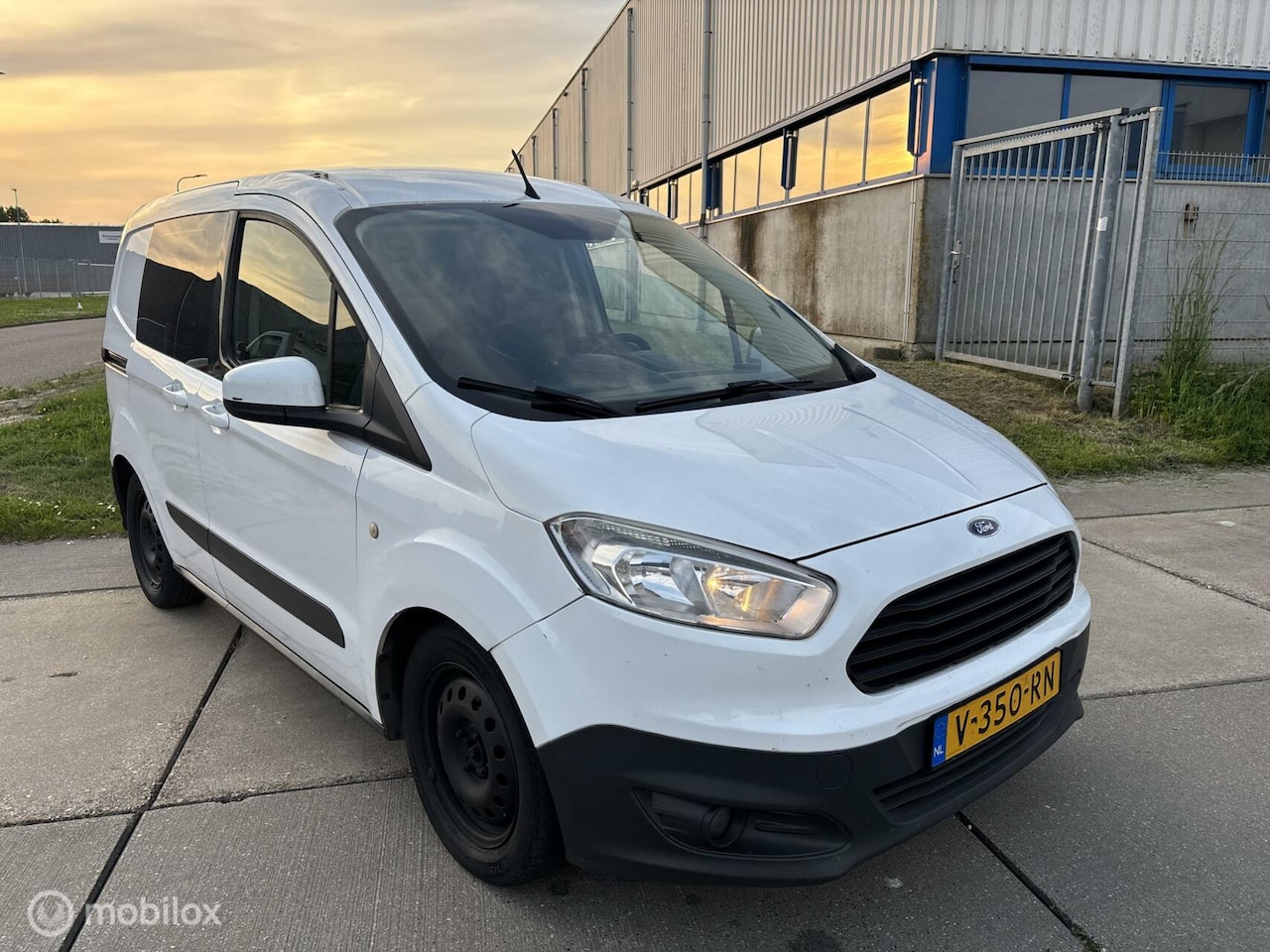 Ford Transit Courier - 1.5 TDCI Ambiente 1.5 TDCI Ambiente - AutoWereld.nl