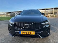 Volvo XC60 - 2.0 Recharge T8 AWD R-Design Pano /Trekhaak /21" velgen banden