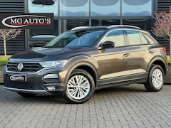 Volkswagen T-Roc - 1.0 TSI Style | Adeptive Cruise Control | Trekhaak | Navigatie | Parkeersensoren | Apple C