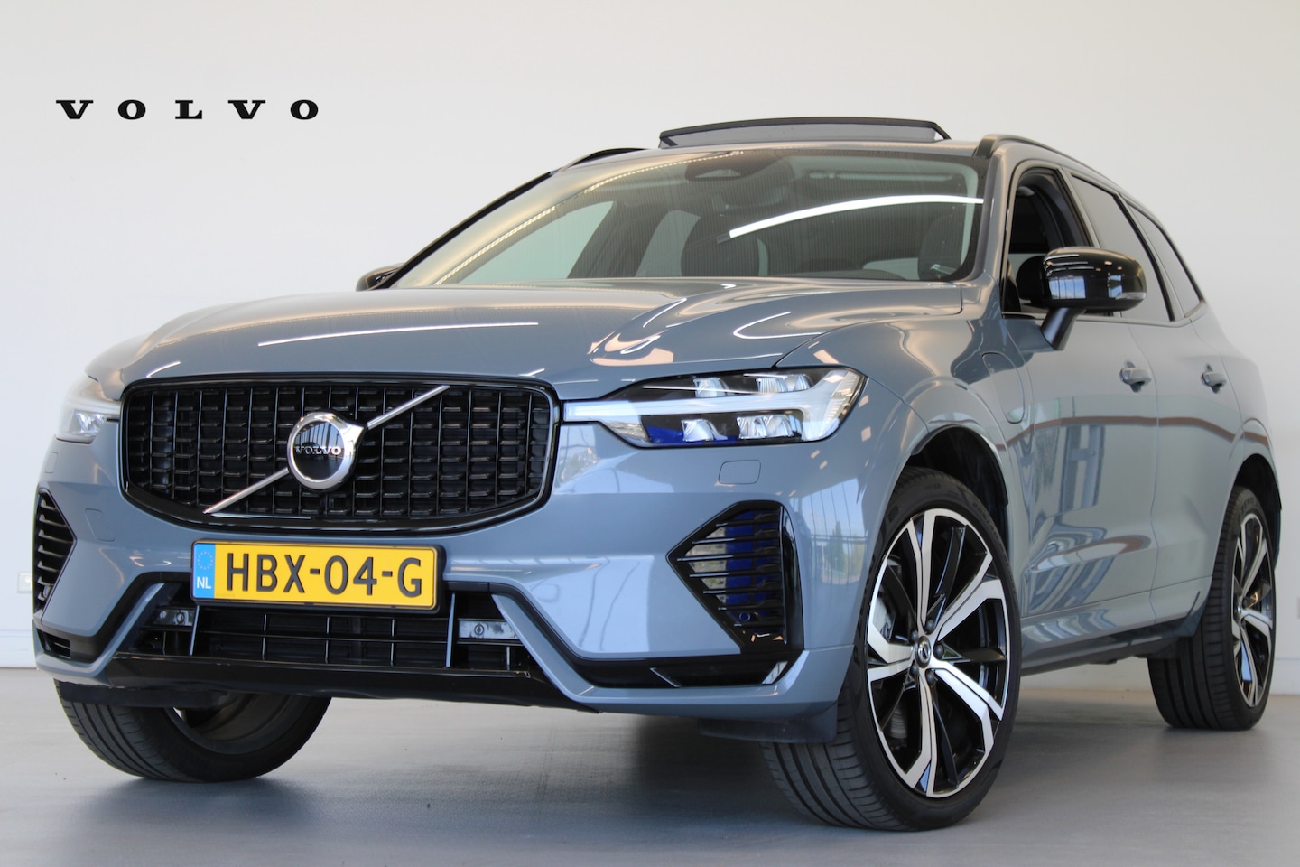Volvo XC60 - Volvo T6 350PK AWD Plus Dark | Trekhaak | Gelamineerd Glas | Adapt Led | Alarm - AutoWereld.nl