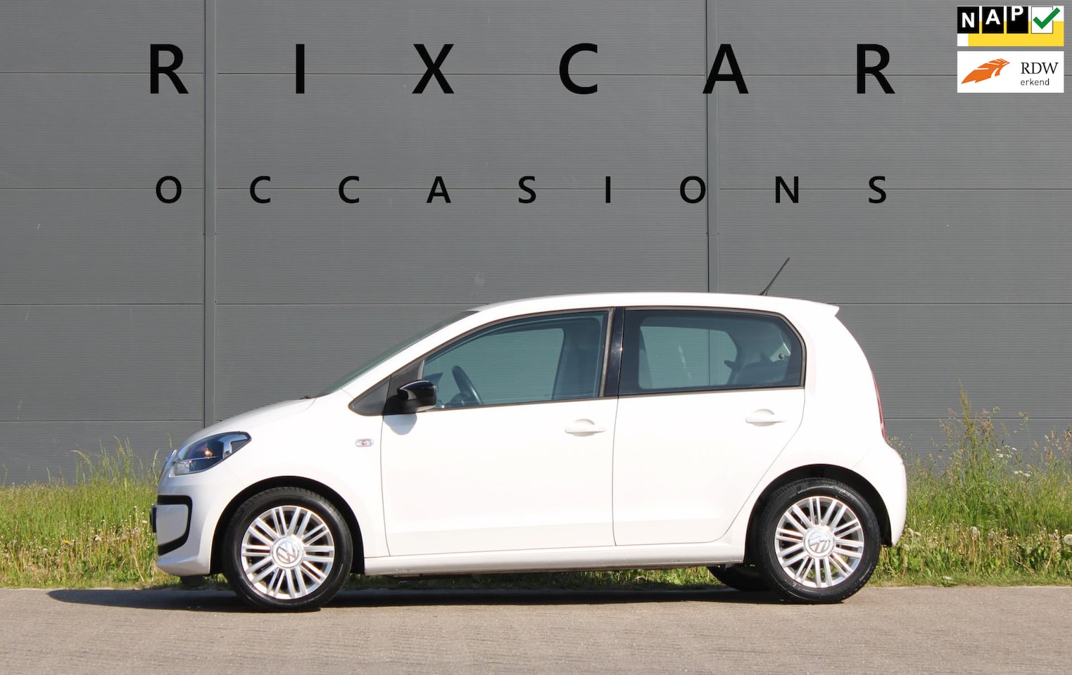 Volkswagen Up! - 1.0 up! Edition BlueMotion Airco Navi 15"LM - AutoWereld.nl