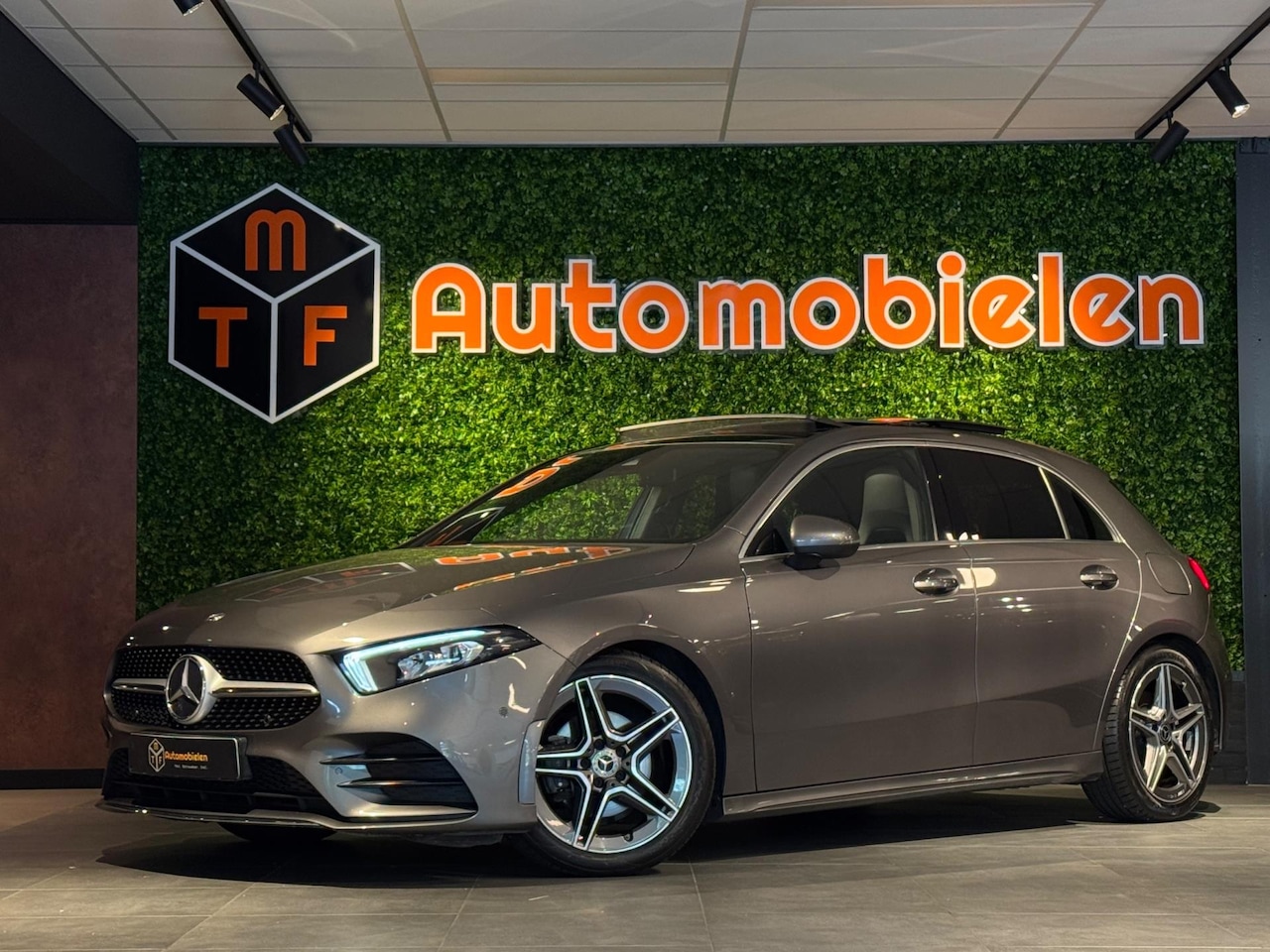 Mercedes-Benz A-klasse - 200 AMG 163 PK|PANO|SFEER|CAMERA|ALARM|BOMVOL - AutoWereld.nl