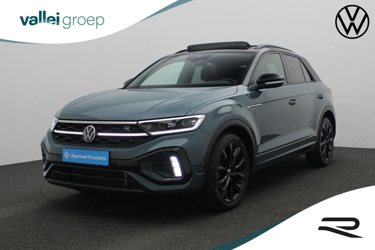 Volkswagen T-Roc - 1.5 TSI 150 pk DSG R-Line Business | Panoramadak | Trekhaak | IQ Light | Navigatie | Stoel - AutoWereld.nl