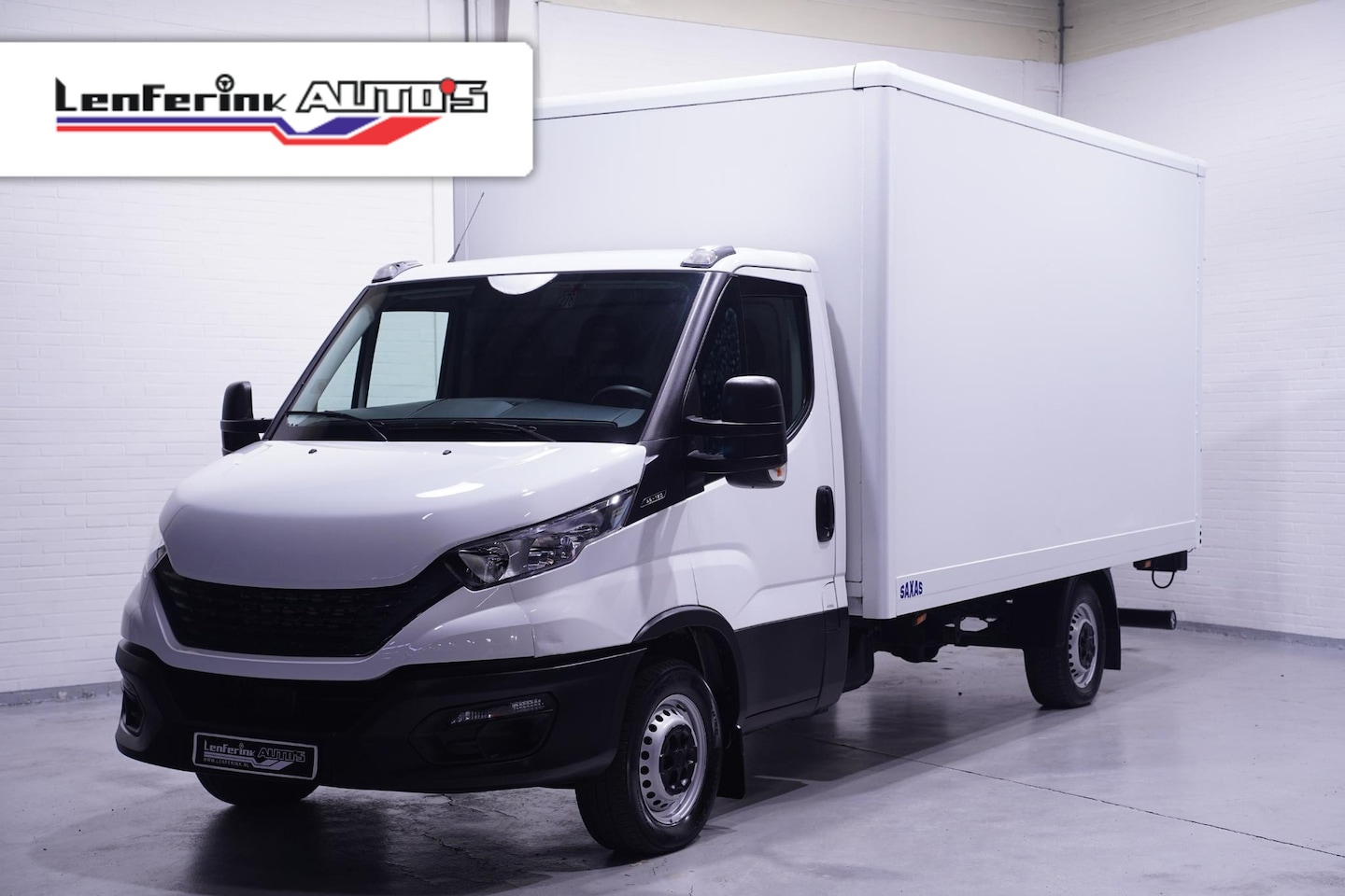 Iveco Daily - 35S16 160 pk Bakwagen met Laadklep Airco ECC Audio DAB+, Enkel Lucht, 3-Zits - AutoWereld.nl
