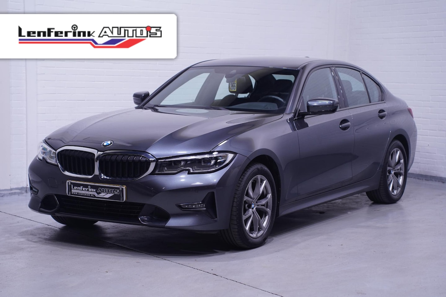 BMW 3-serie - 320i Sport Line Led koplampen Apple Carplay Leder Memory Stoelverwarming 1e Eigenaar NAP - AutoWereld.nl