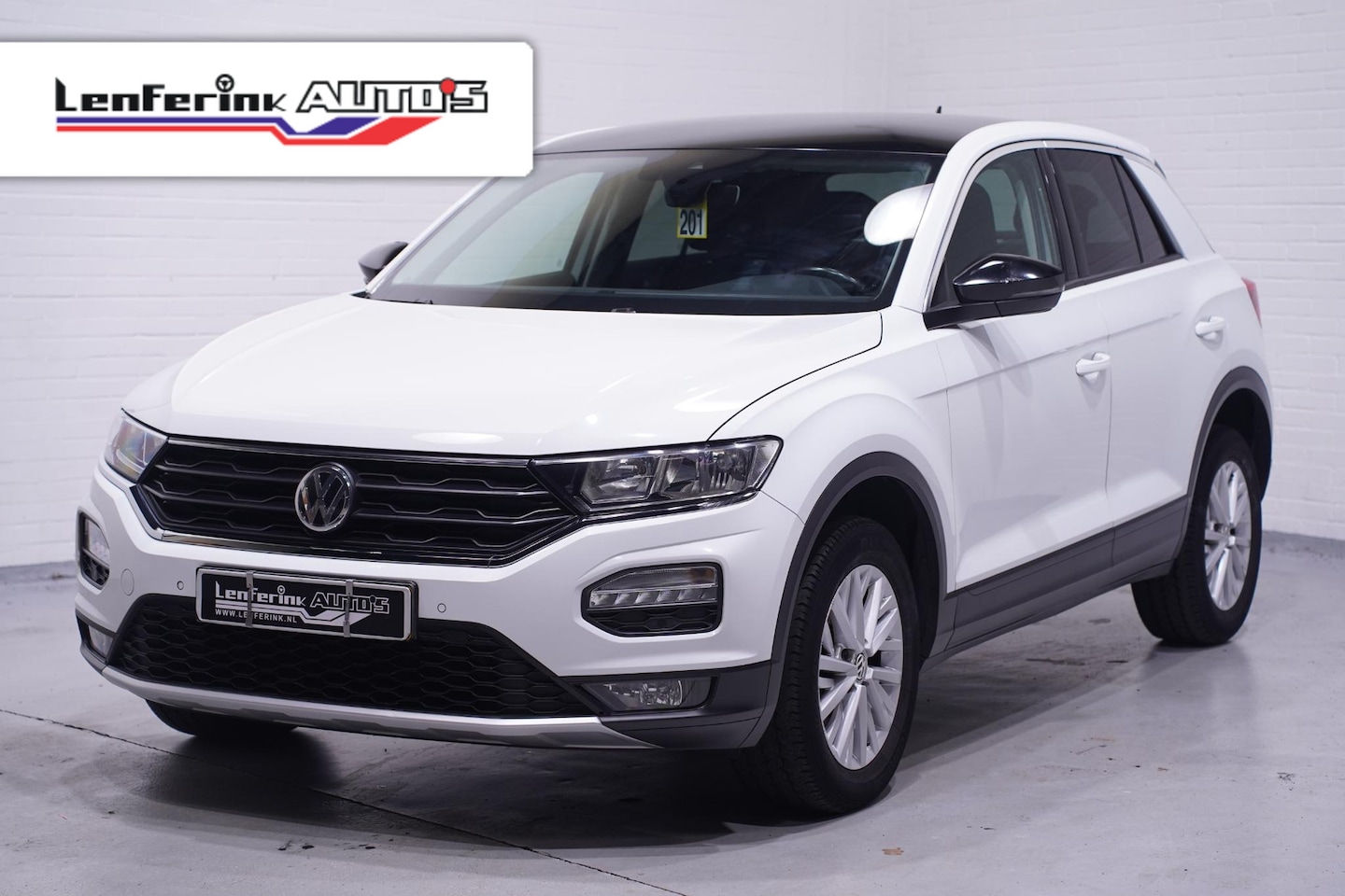 Volkswagen T-Roc - 1.6 TDI Clima Apple Carplay PDC v+a Stoelverwarming - AutoWereld.nl