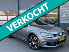 Volkswagen Golf - 1.2 TSI Connected Series|Pano|Stuur+stoelverwarming|12 mnd garantie
