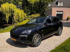 Porsche Cayenne - 3.0 S v6 E-Hybrid PANO / TH / NIEUWSTAAT