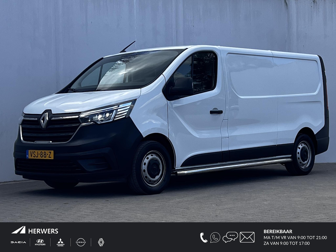 Renault Trafic - 2.0 dCi 110 T30 L2H1 Générique / Dealer onderhouden / Trekhaak 2.000 kg / Airco / All Seas - AutoWereld.nl