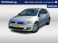 Volkswagen Golf - 1.2 TSI Connected Series / DSG/ Metallic/ / Parkeersensoren V+A / Adaptive cruise controle