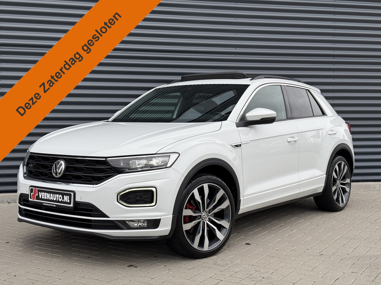 Volkswagen T-Roc - 2.0 TSI 4Motion R-LINE Pano/Camera/Trekhaak/Navi AS ZATERDAG GESLOTEN - AutoWereld.nl