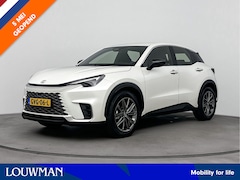 Lexus LBX - Business Line Pro 2WD | Geperforeerd Leder | Apple CarPlay / Android Auto | Stoelverwarmin