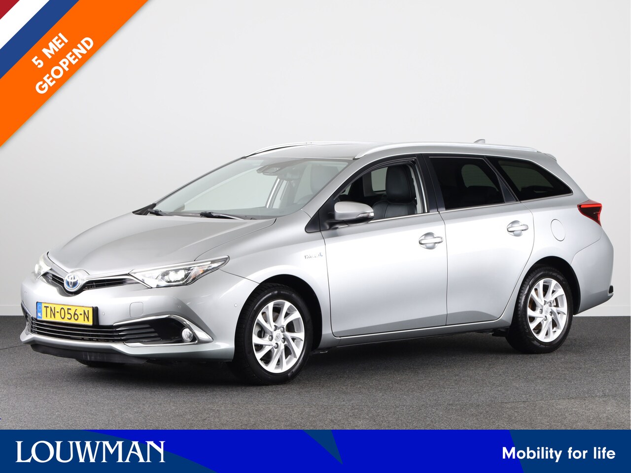 Toyota Auris Touring Sports - 1.8 Hybrid Executive | Half lederen bekleding | Parkeersensoren V+A | Navigatie | Stoelver - AutoWereld.nl