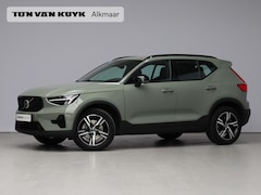 Volvo XC40 - 2.0 B4 Plus Dark / Trekhaak / Stoel+stuurwielverwarming / Harman Kardon / Elektr. bed. sto