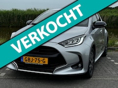 Toyota Yaris - 1.5 Hybrid Executive stuur en stoelverwarm. half leer HUD vol