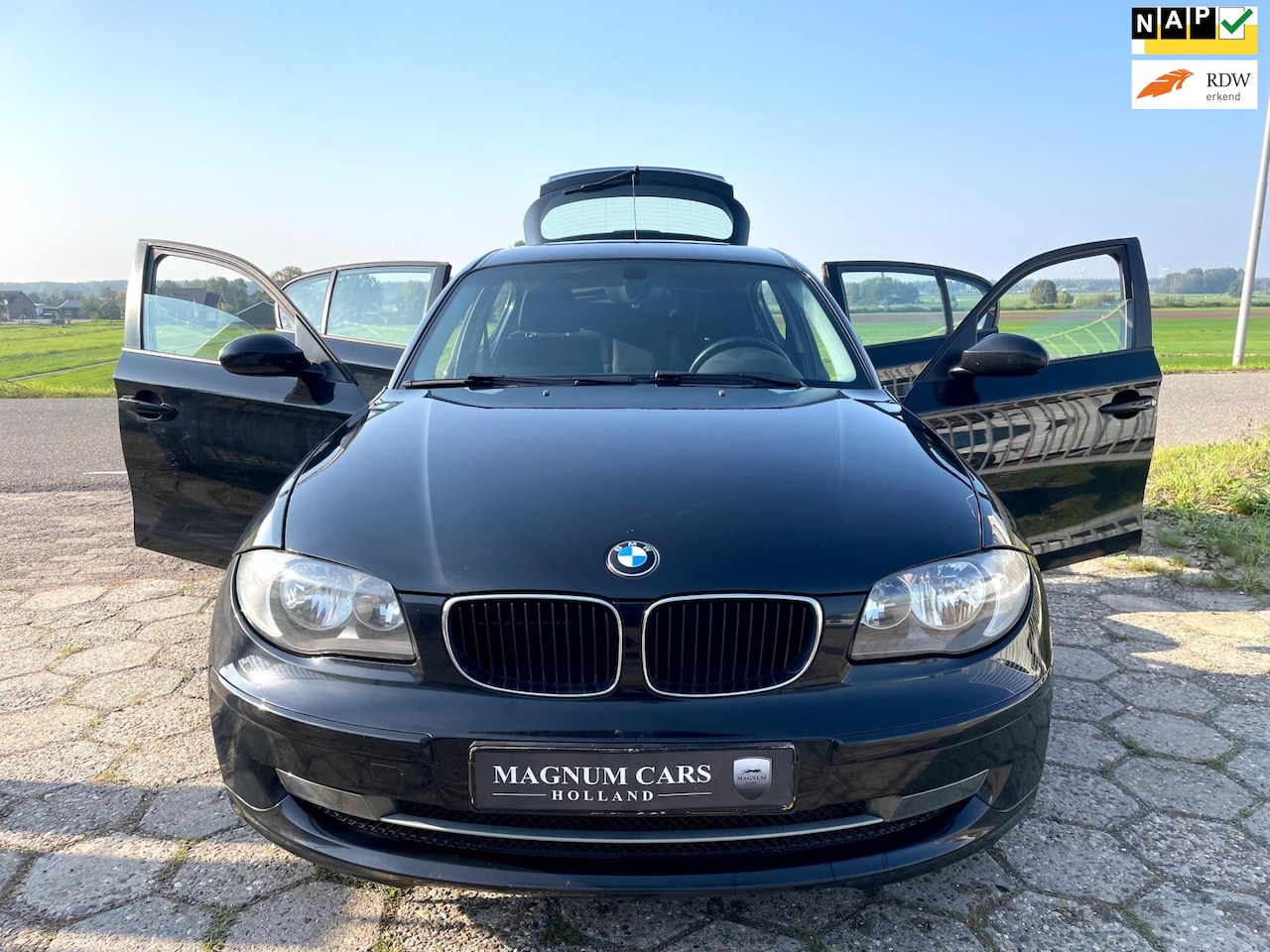 BMW 1-serie - 116i 5D AIRCO / CRUISE CONTROL / NIEUWE APK / ELEK RAMEN / PARKEERSENSOREN / VELGEN - AutoWereld.nl