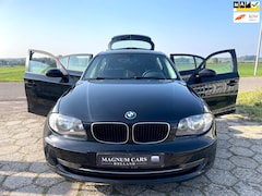 BMW 1-serie - 116i 5D AIRCO / CRUISE CONTROL / NIEUWE APK / ELEK RAMEN / PARKEERSENSOREN / VELGEN