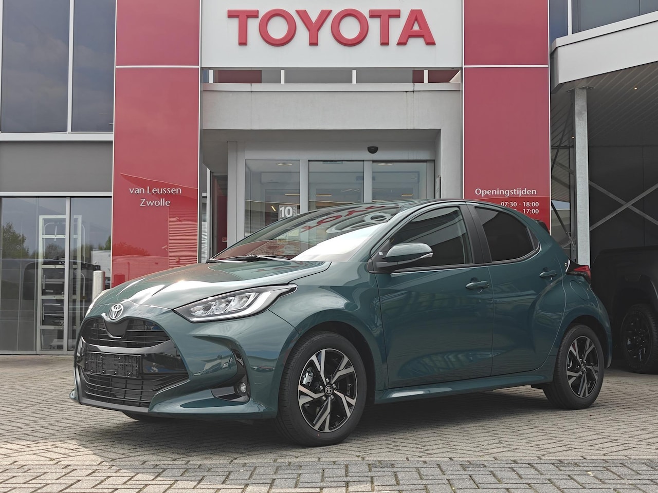 Toyota Yaris - 1.5 Hybrid Dynamic COMFORT PACK BLINDSPOTSENS STOELVERW DRAADLOOS OPLADEN ANDROID/APPLE PA - AutoWereld.nl