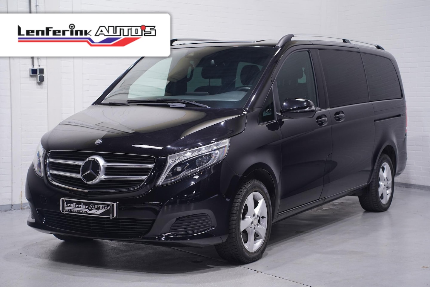 Mercedes-Benz V-klasse - 250d Lang Avantgarde 7 Pers. Distronic, LED Camera, Leder Zwart, 2x Schuifdeur, Navi, Marg - AutoWereld.nl