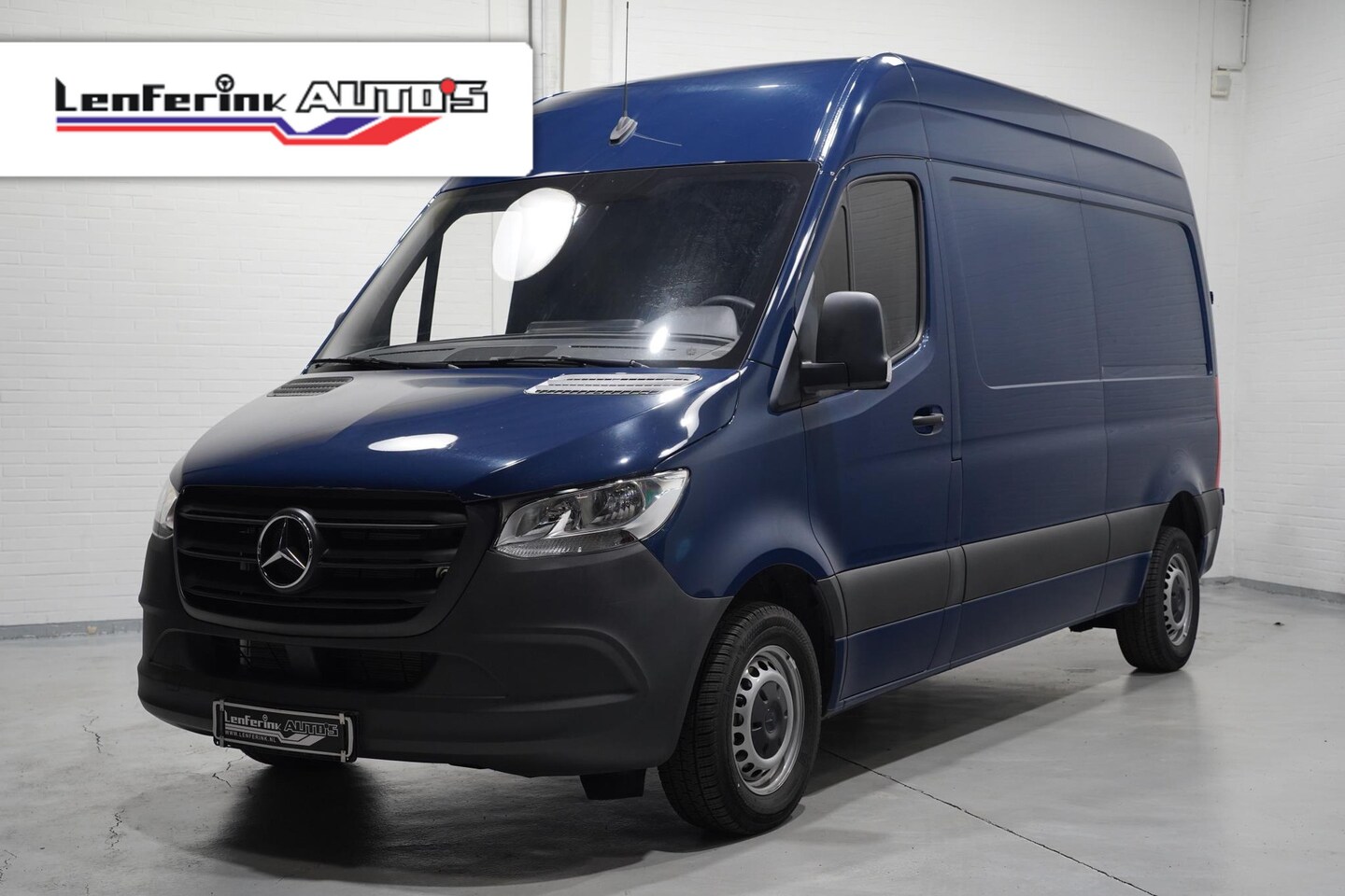 Mercedes-Benz Sprinter - 215 CDI 150 pk L2H2 Airco, Camera, Apple Carplay MBux Audio, DAB+, Demo, 3-Zits - AutoWereld.nl
