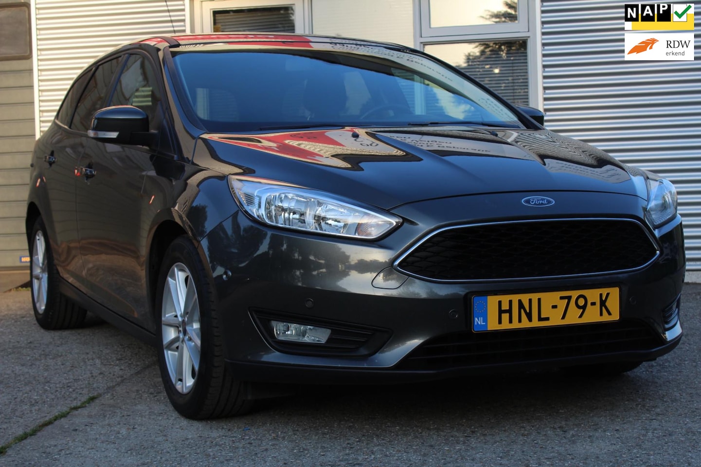 Ford Focus Wagon - 1.0 Titanium airco/ climate-control, navigatie, getint glas, trekhaak, cruise-control,nieu - AutoWereld.nl