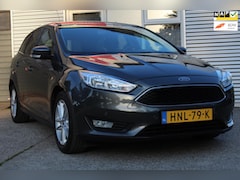 Ford Focus Wagon - 1.0 Titanium airco/ climate-control, navigatie, getint glas, trekhaak, cruise-control, nie