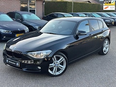 BMW 1-serie - 116i Upgrade Edition Sport|Nwe Ketting + Klepseals|Navi|Leder|Cruise control|Climate contr