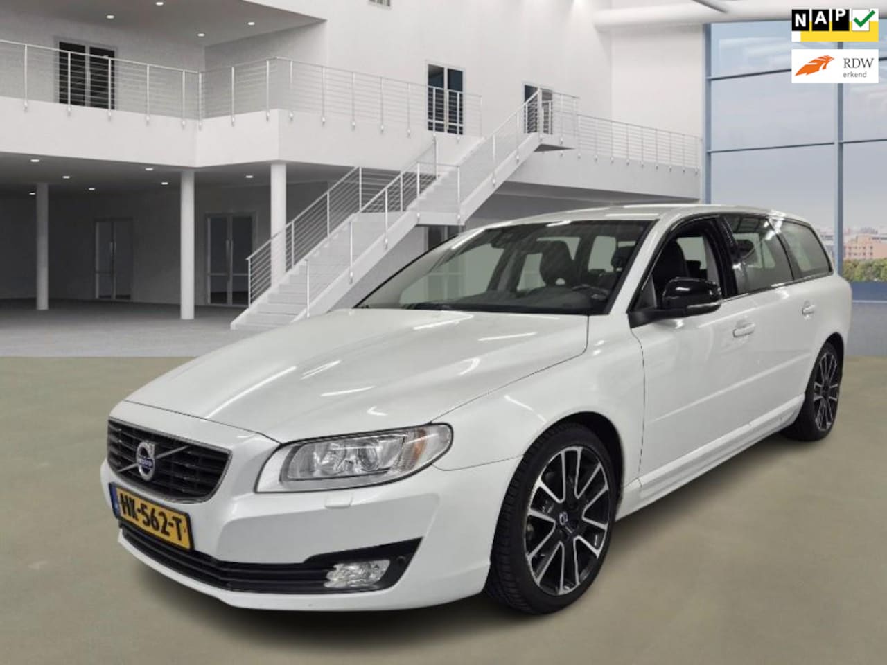 Volvo V70 - 2.0 D4 Dynamic Edition // NL prijs 7499 - AutoWereld.nl