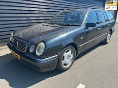 Mercedes-Benz E-klasse Combi - 240 Avantgarde 2E EIGENAAR