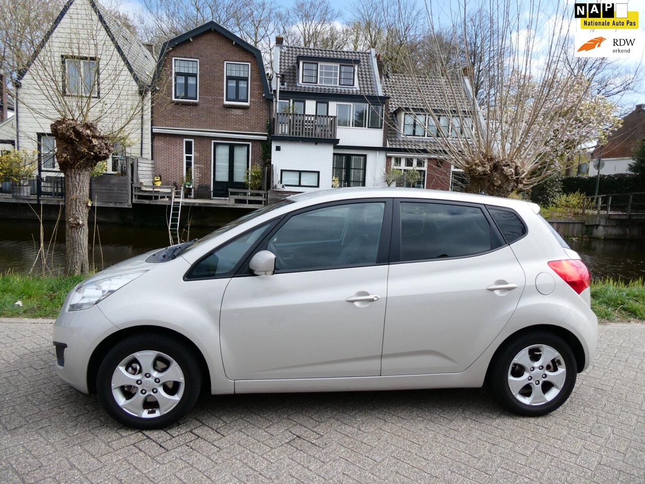 Kia Venga - 1.6 CVVT X-tra 125pk Clima Cruise Trekhaak 1300kg PDC Hoge instap - AutoWereld.nl