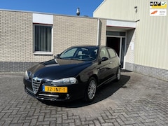 Alfa Romeo 147 - 1.6 T.Spark LEER, AIRCO, BOEKJES