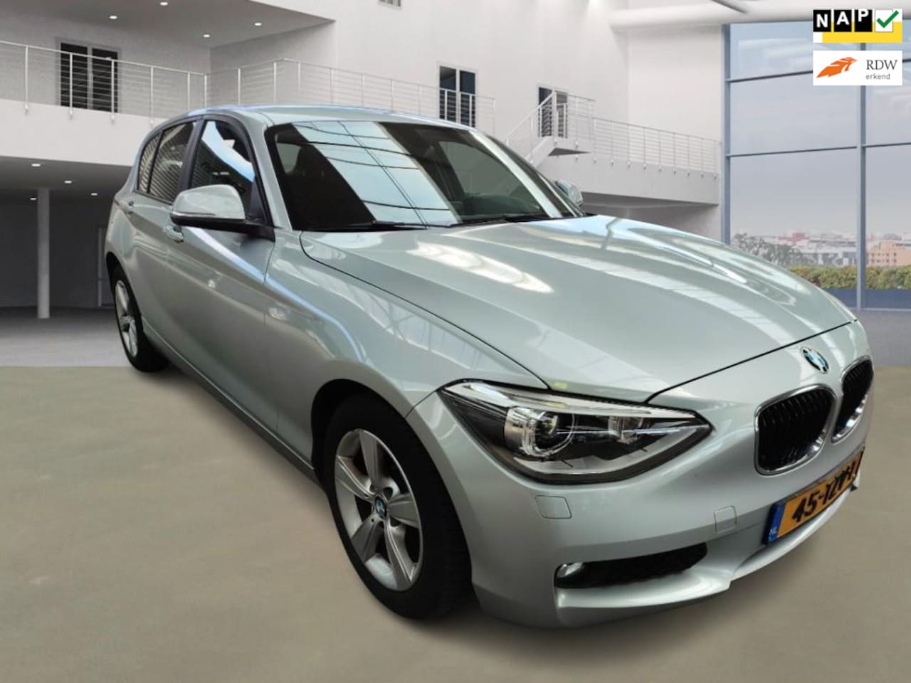 BMW 1-serie - 116i Business+ // NL PRIJS 7399 - AutoWereld.nl
