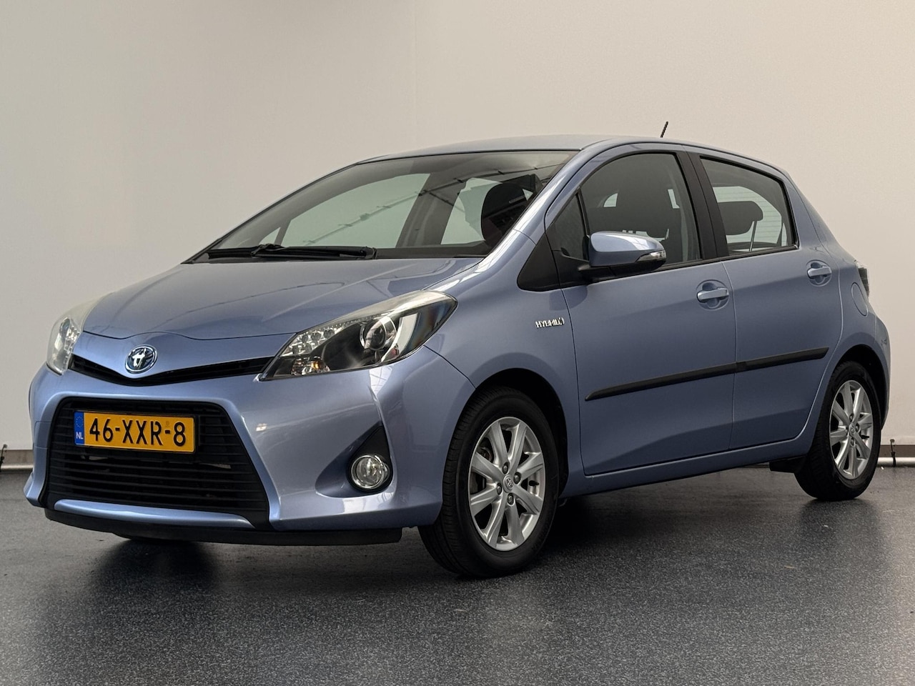 Toyota Yaris - 1.5 Full Hybrid Aspiration | Camera | Navi | Dealer onderhoud - AutoWereld.nl