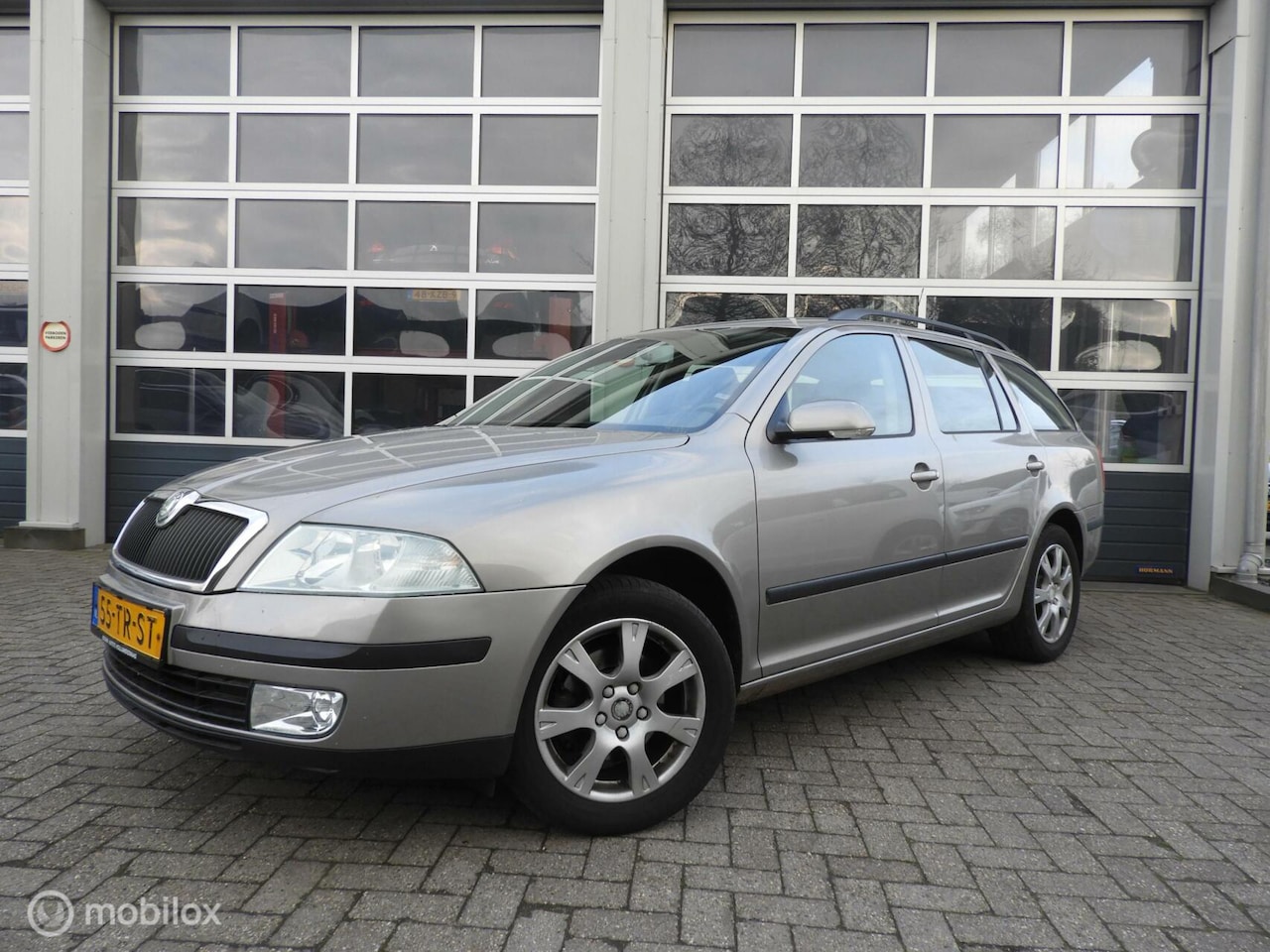 Skoda Octavia Combi - 1.6 Ambiente 1.6 Ambiente - AutoWereld.nl
