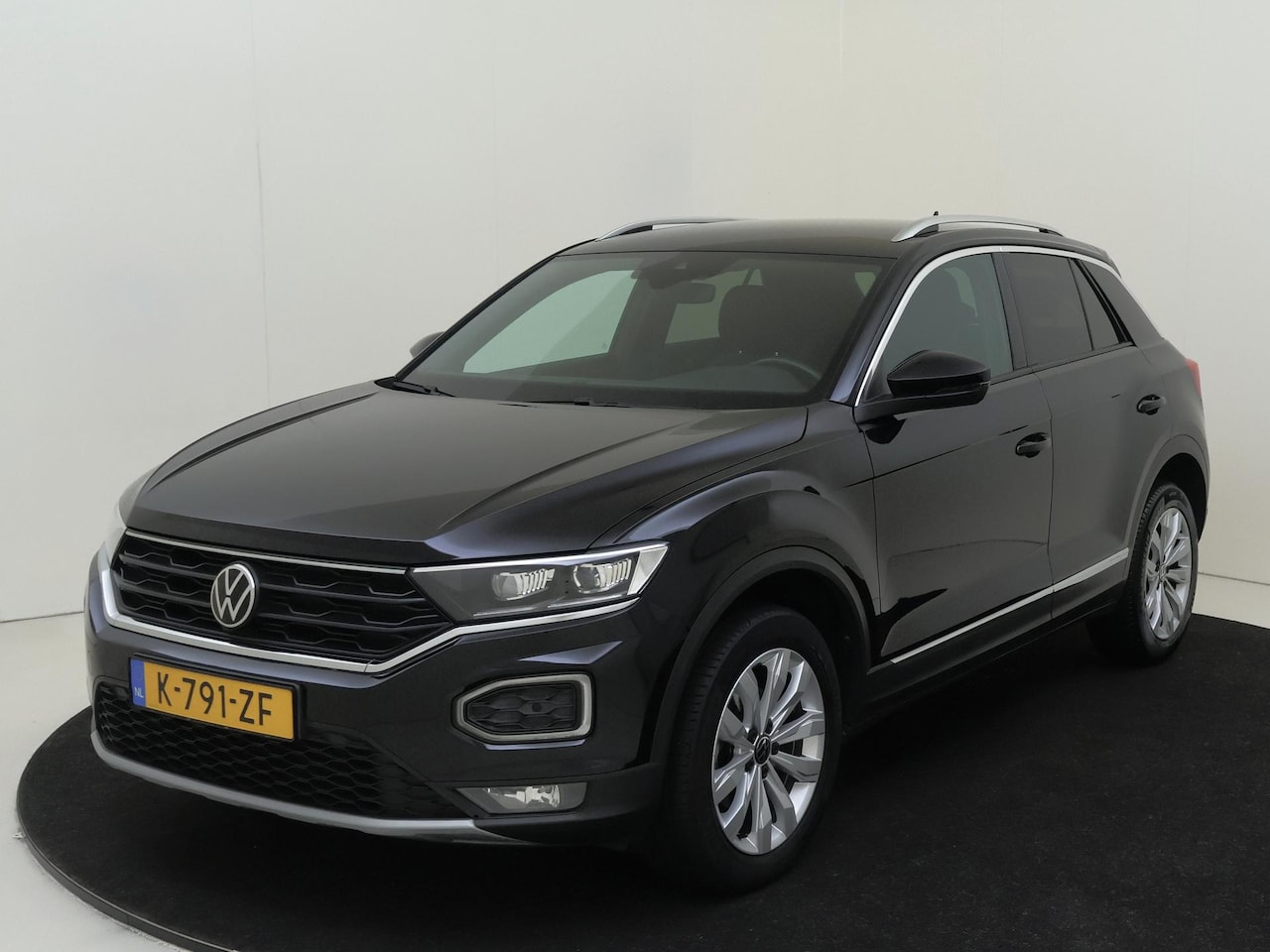 Volkswagen T-Roc - 1.5 TSI Sport | Achteruitrijcamera | Navigatie | Digital cockpit Pro | CarPlay | Elektrisc - AutoWereld.nl