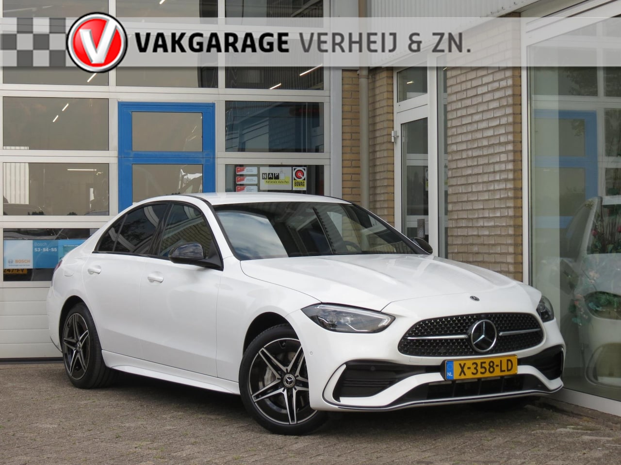 Mercedes-Benz C-klasse - 300 e AMG Line Limited Trekhaak|Camera|CarPlay|LED|Ad.Cruise|Clima|Night ed. - AutoWereld.nl