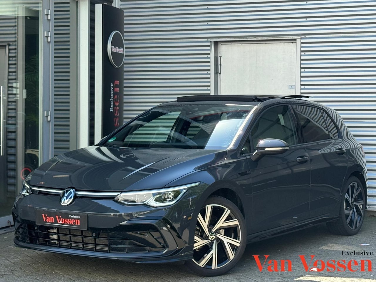 Volkswagen Golf - 1.5 eTSI Blackstyle 3X R-Line|Pano|IQ Light|Sfeer|Camera|Carplay|ACC| - AutoWereld.nl