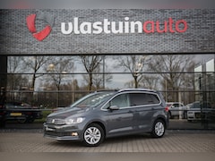 Volkswagen Touran - 1.5 TSI Highline 7p , Pano dak, Trekhaak, Adap. cruise,