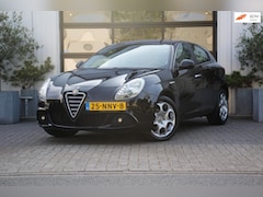 Alfa Romeo Giulietta - 1.4 T Distinctive - Airco - Cruise control -DEALER OH Nieuwe koppeling - Distributieriem V