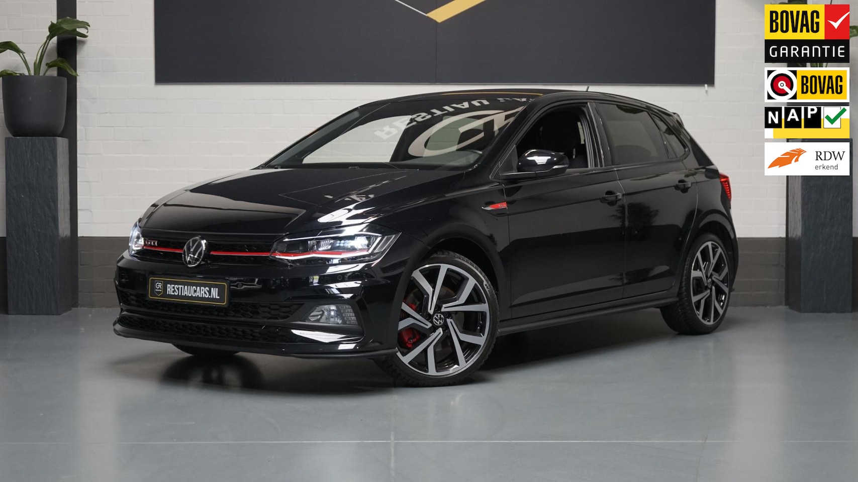 Volkswagen Polo - 2.0 TSI GTI AUTOMAAT-ACC-BEATS-CAMERA-CARPLAY-KEYLESS-LED-MODE-MILLTEK-NAVIGATIE-VIRTUEEL - AutoWereld.nl