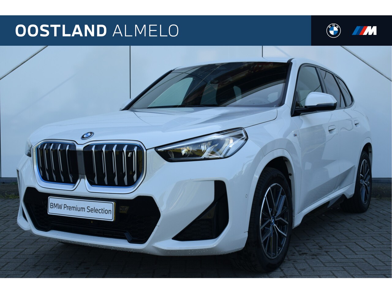 BMW iX1 - xDrive30 / Sportstoelen / Adaptief M Onderstel / Parking Assistant / Widescreen Display / - AutoWereld.nl