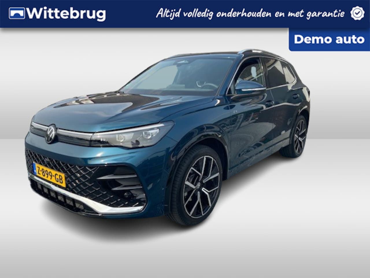 Volkswagen Tiguan - 1.5 eTSI R-Line Business Navigatie / Stoelverwarming / Trekhaak / Head Up Display / R-Line - AutoWereld.nl