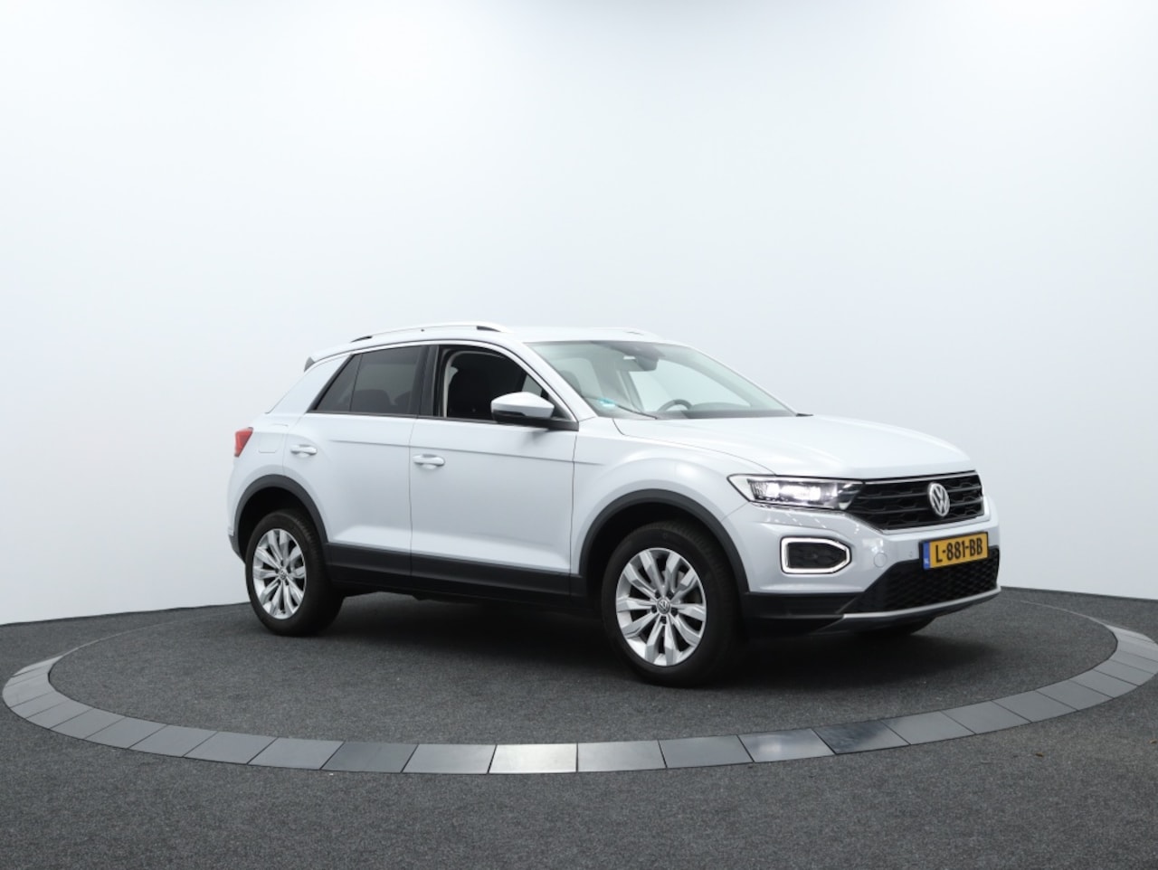 Volkswagen T-Roc - 1.5 TSI Style DSG Automaat | Navigatie | Adaptive cruise control - AutoWereld.nl