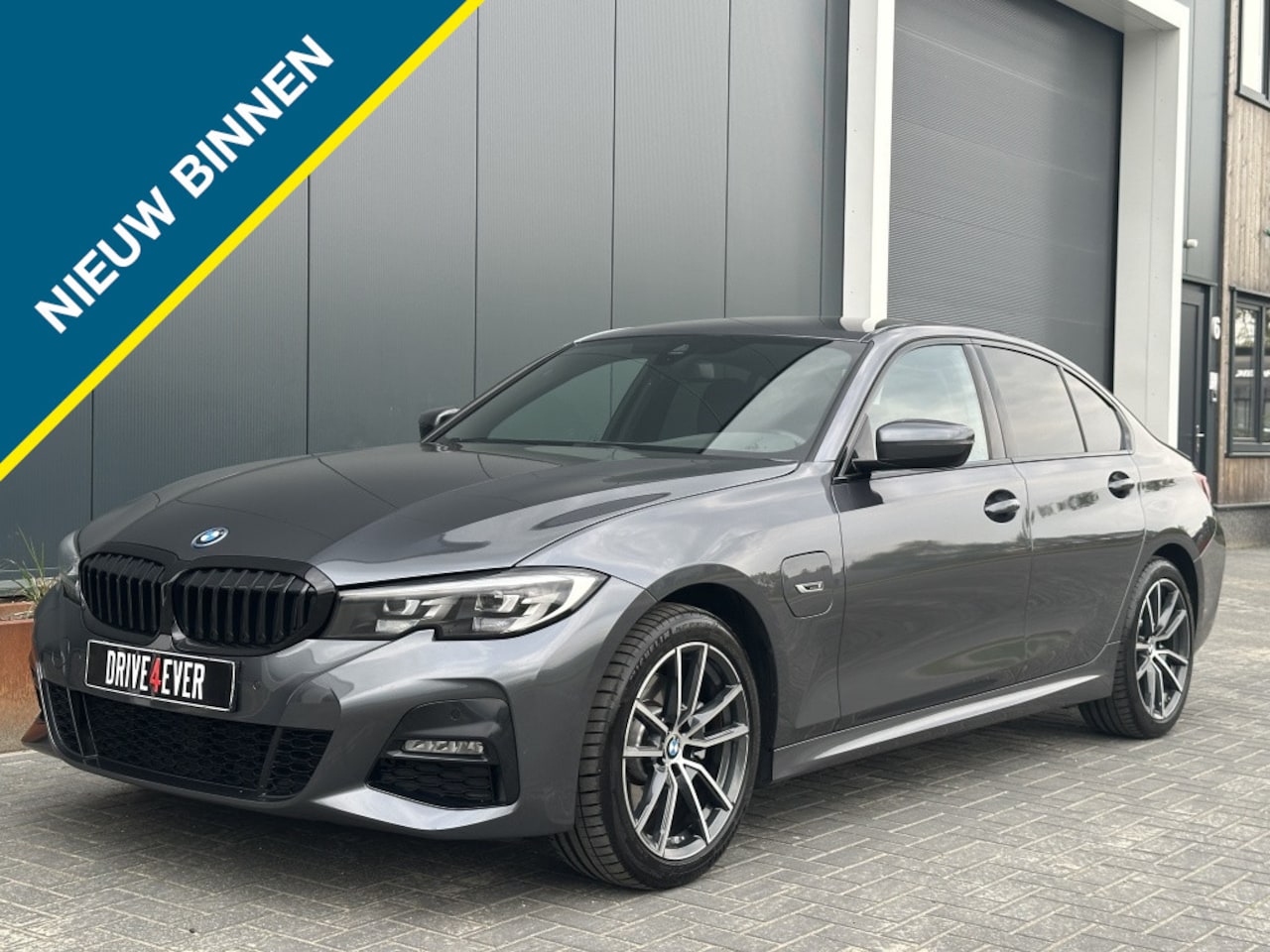 BMW 3-serie - 320e M PACK NAVI CR CONTROL PDC CLIMATE SPORTVELGEN - AutoWereld.nl