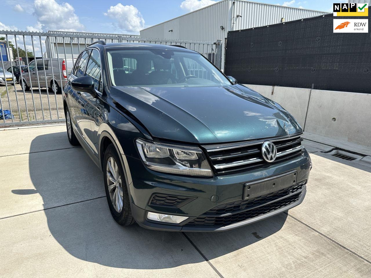 Volkswagen Tiguan - 1.4 TSI DSG/NAV/APP-C/LED/PDC/STOELVERWARM - AutoWereld.nl