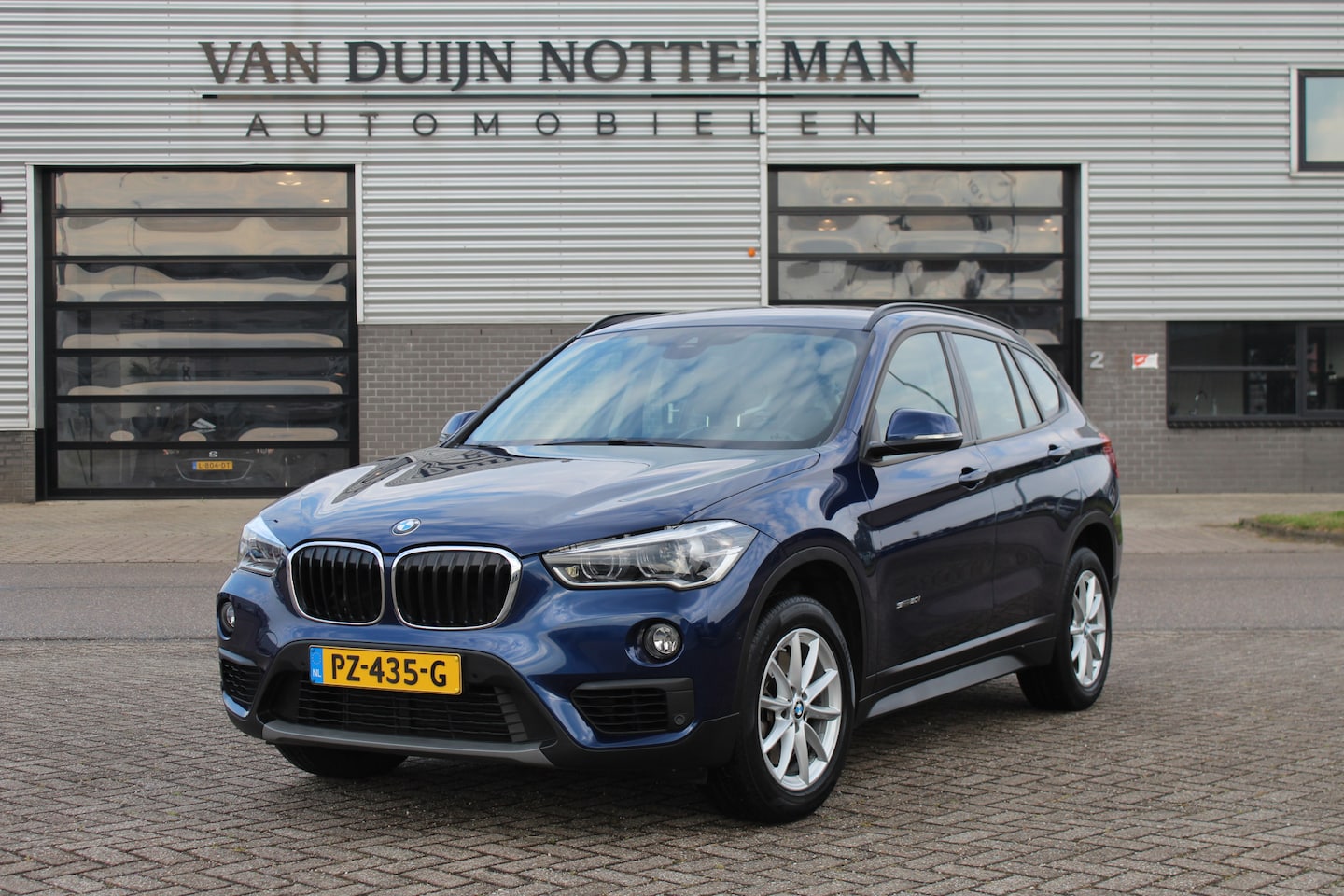 BMW X1 - sDrive20i High Executive / Camera / HUD / Keyless / N.A.P. - AutoWereld.nl