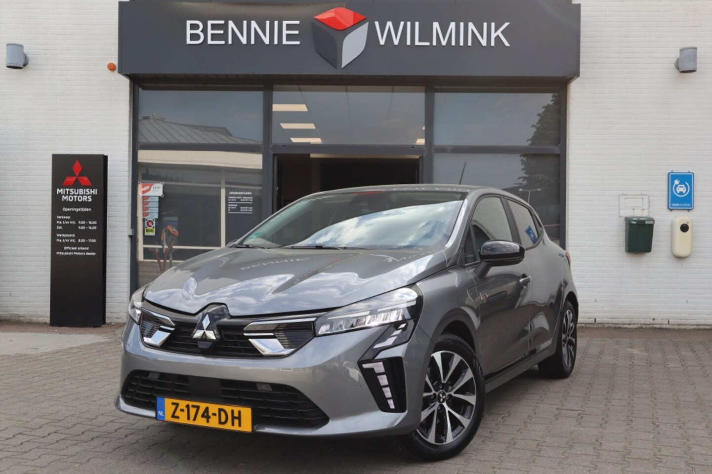 Mitsubishi Colt - 1.6 HEV Intense Automaat/Trekhaak/AllSeasons/Apple/AndroidAuto - AutoWereld.nl