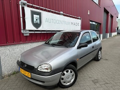 Opel Corsa - 1.2i-16V Strada // 105 DKM NAP // Automaat