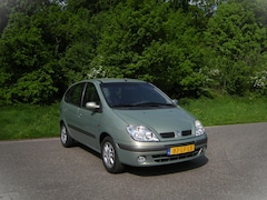 Renault Scénic - 1.6-16V Expression . AUTOMAAT . Airco . LMV . Trekhaak . enz